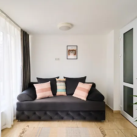 Modern Elegance Apartment *